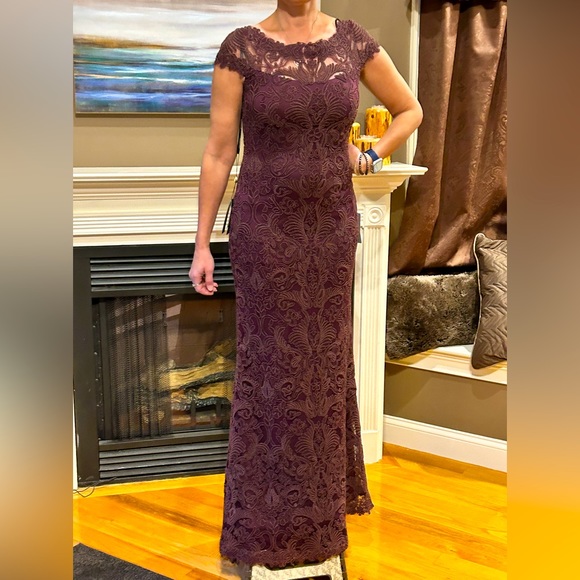 NWT!! 👗Purple PlumTadashi Shoji Mermaid Lace Slip Dress Full Length Gown Size 4